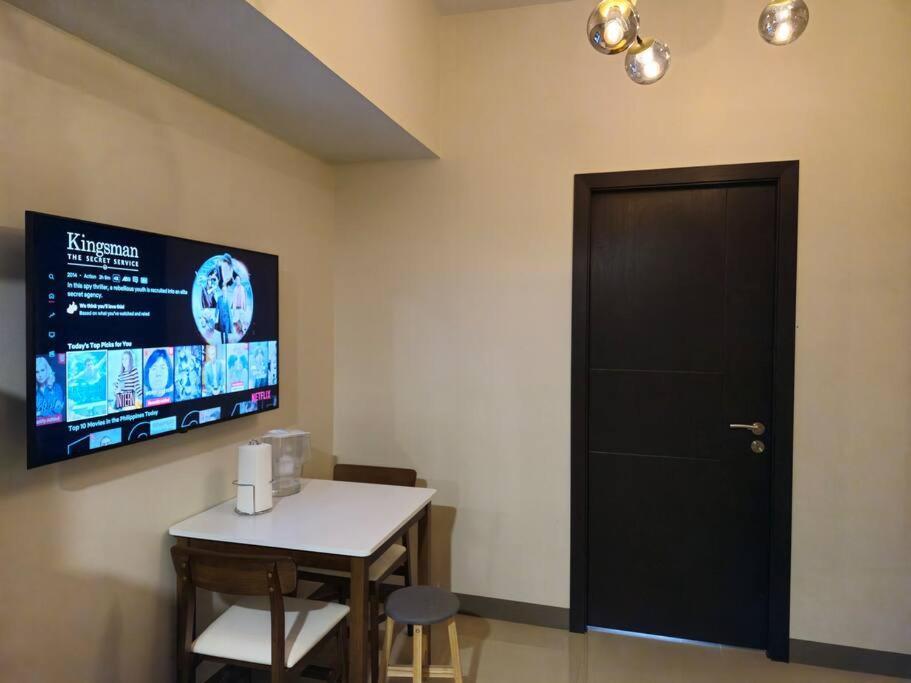 Modern & New, Work Desk, Fast Internet, Balcony Apartment