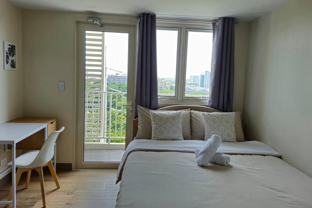 Modern & New, Work Desk, Fast Internet, Balcony Apartment