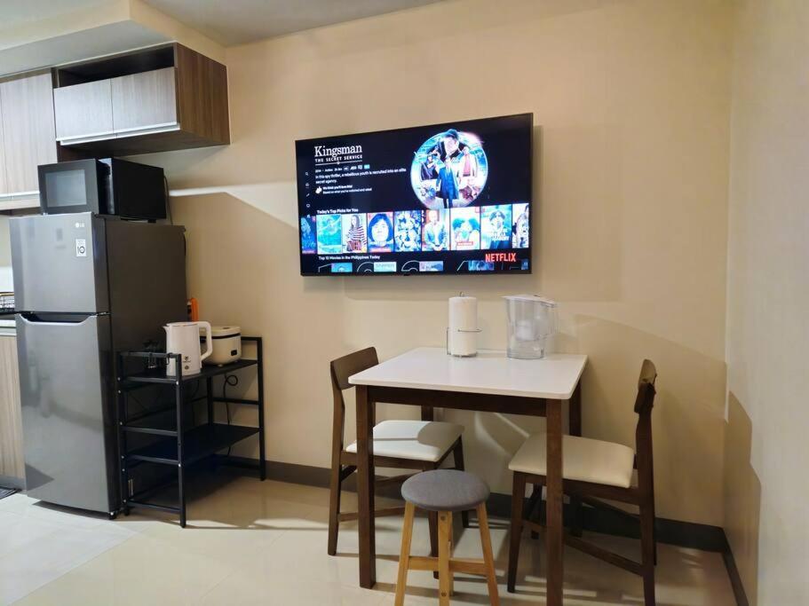 Apartment Modern & New, Work Desk, Fast Internet, Balcony