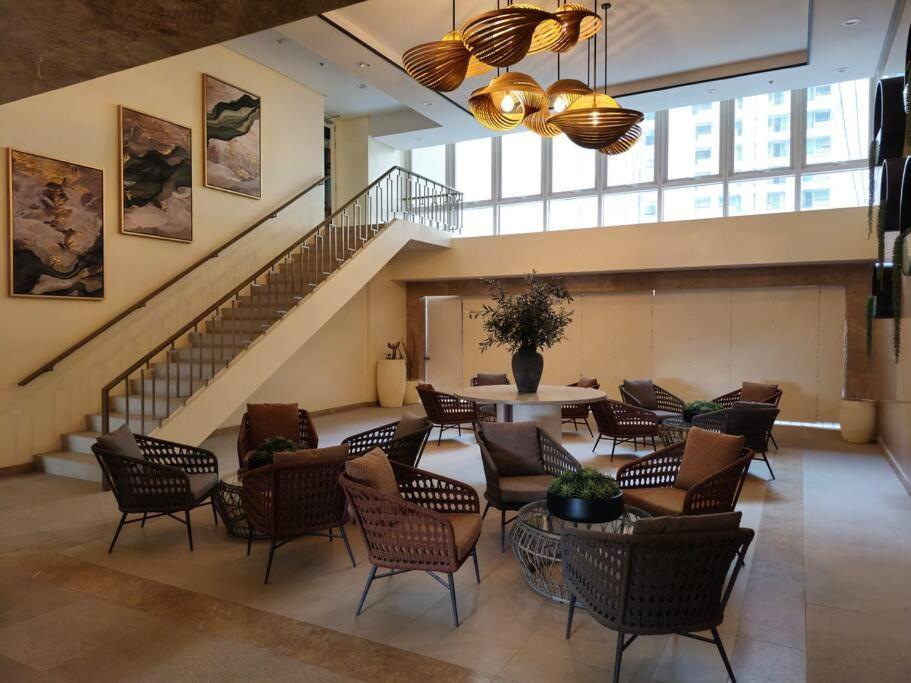 Apartment Modern & New, Work Desk, Fast Internet, Balcony
