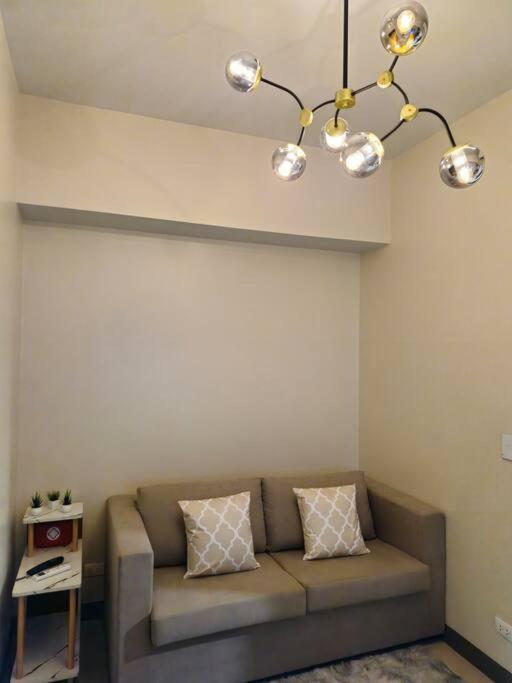 Modern & New, Work Desk, Fast Internet, Balcony Manila