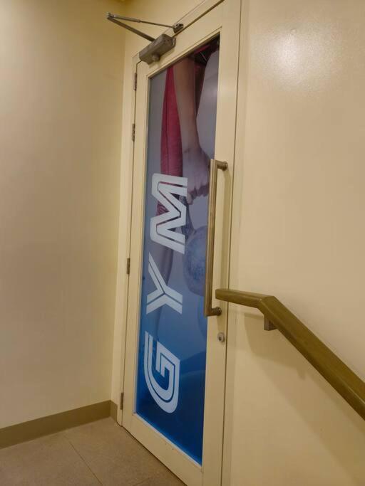 Modern & New, Work Desk, Fast Internet, Balcony * Manila