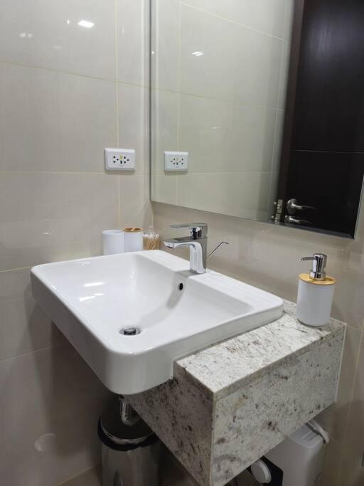 Modern & New, Work Desk, Fast Internet, Balcony Apartment Manila