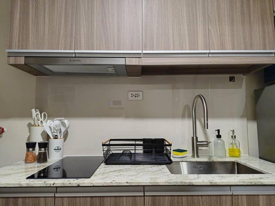 Modern & New, Work Desk, Fast Internet, Balcony *