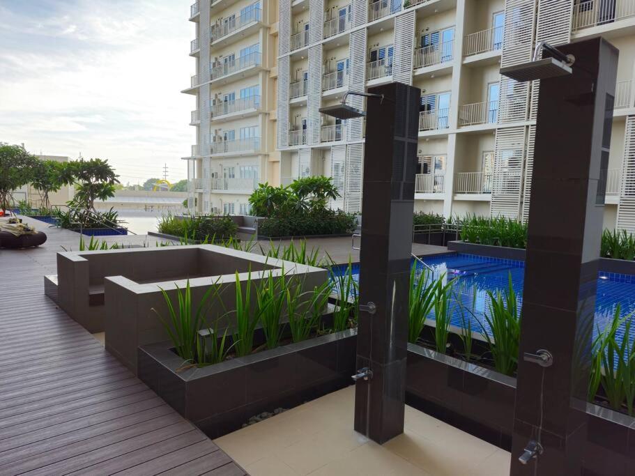 Modern & New, Work Desk, Fast Internet, Balcony Apartment